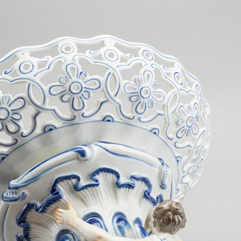 A Meissen porcelain blue and white center piece.