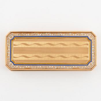 A probably early 19th century 14K gold box with enamel, probably Hanau.