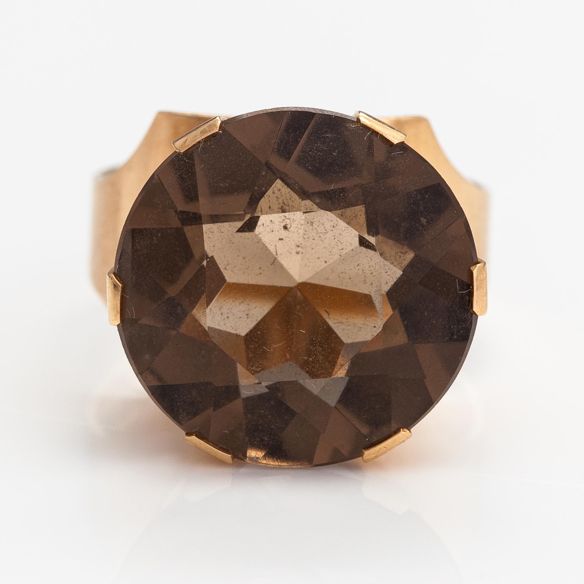 A 14K gold ring with a smoaky quartz. Nummilan Koru, Turku 1966.