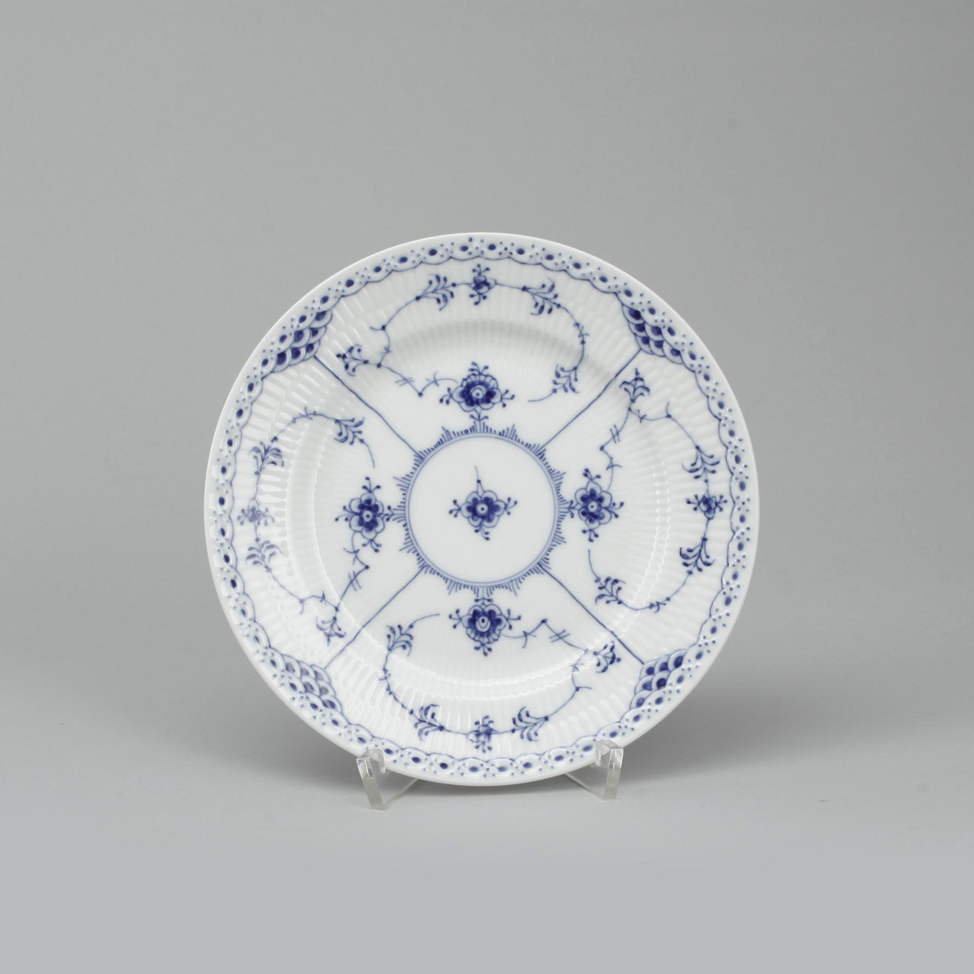 KAFFESERVIS, 69 delar, porslin, "Musselmalet", Royal Copenhagen, 1900-talets andra hälft.