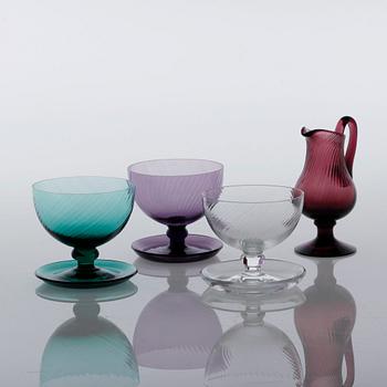 SIGNE PERSSON-MELIN, 9 st, dessertskålar samt kanna, glas, Hovmantorp, omkring 1900-talets mitt.