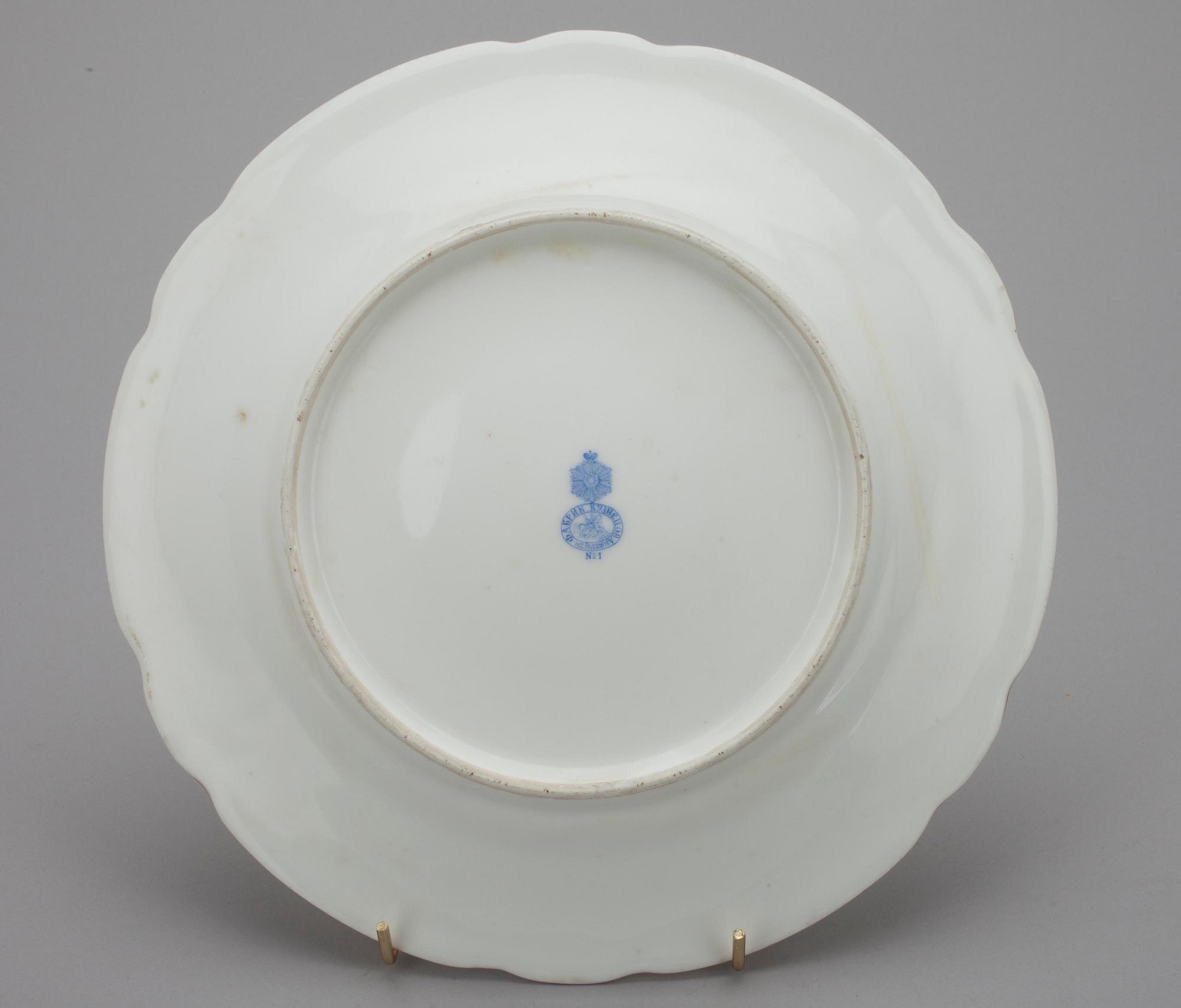 TALLRIK, porslin, Kuznetsov sekelskiftet 1800/1900.