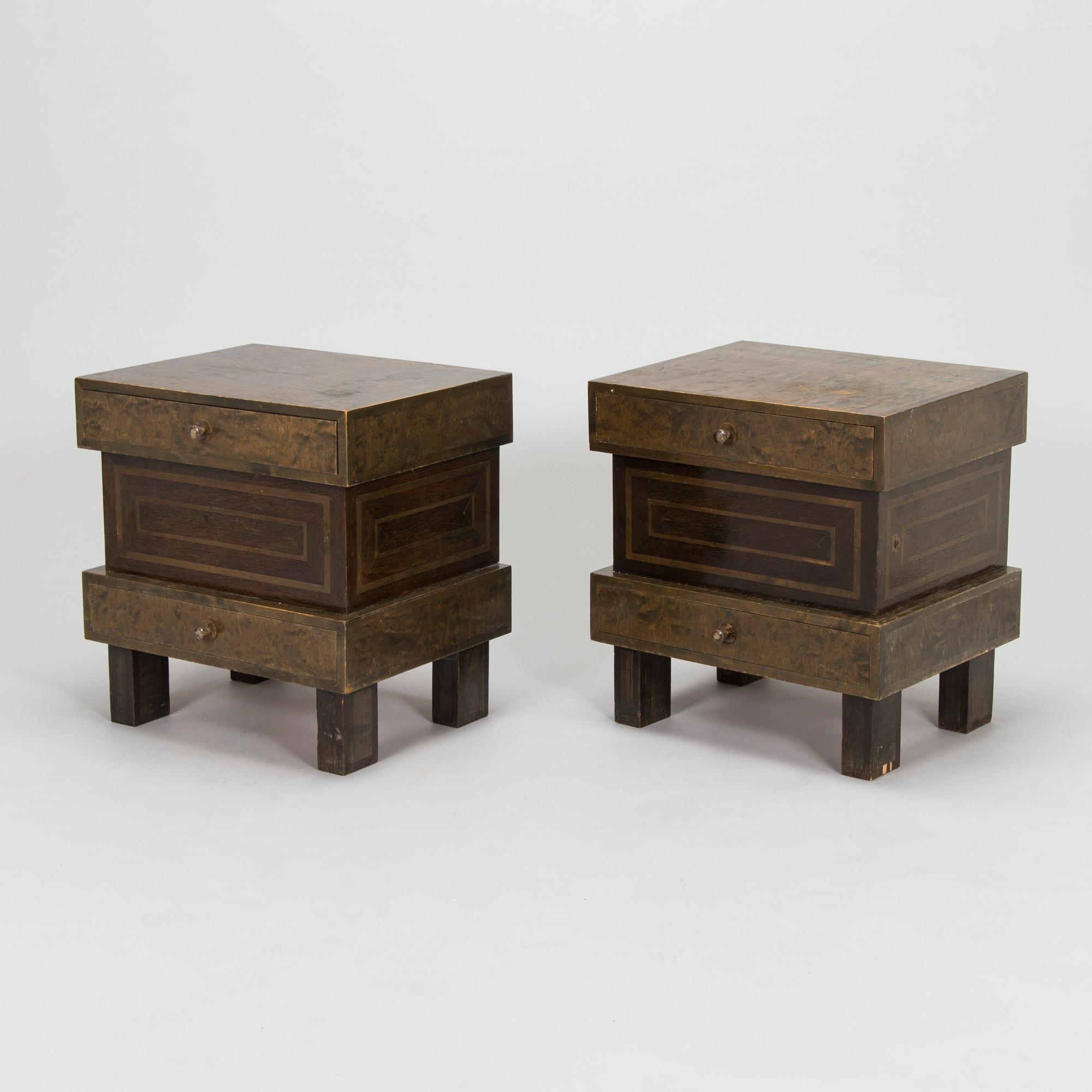 A pair of 1930s nightstands.