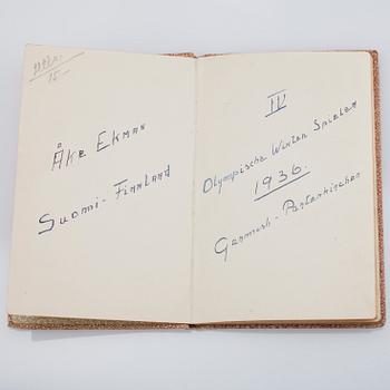 MINNESFÖREMÅL, Olympiska Spelen Garmish Partenkirchen 1936, bl. a. Åke Ekmans bok med autograf.