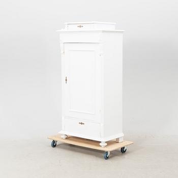 Skåp omkring 1900 Bröderna Troedsons Bjärnum.