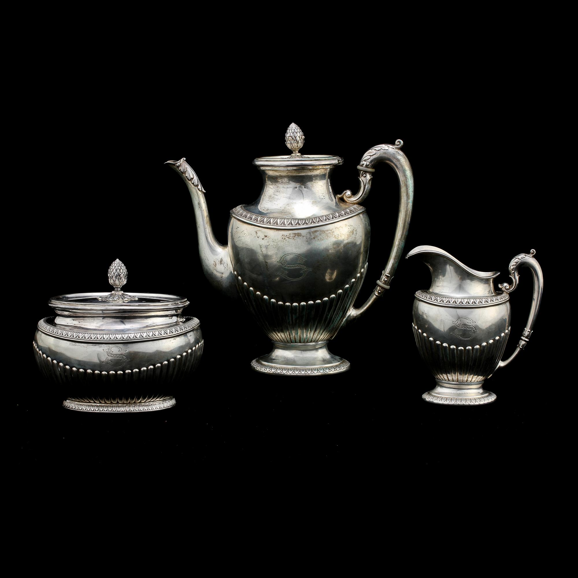 KAFFESERVIS, 3 delar, silver, empirestil, Carl Gustaf Hallberg, Stockholm, 1910-tal. Vikt 1250 g.