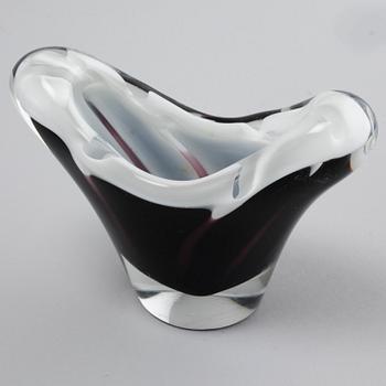 PAUL KEDELV, skålar, 2 st, samt vas, "Coquille" Flygsfors, 1950/60-tal.