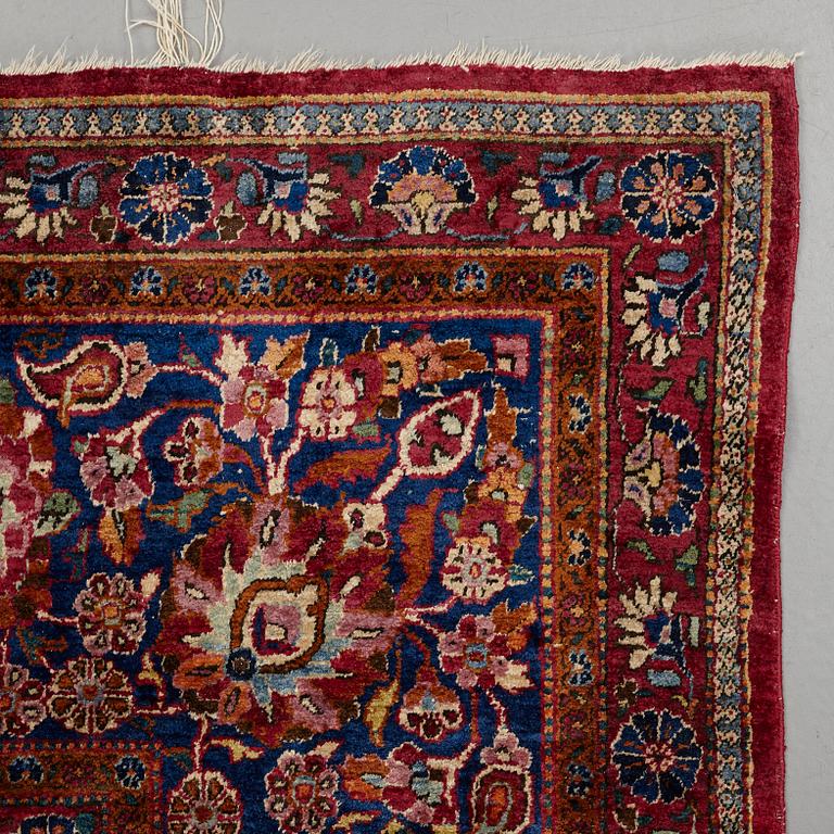 A carpet, a semi-antique silk Kashan, ca 317 x 207-210,5 cm.