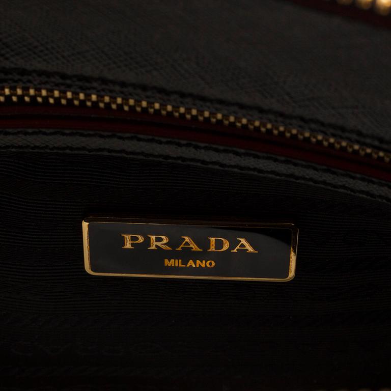 A hadbag by Prada "Borsa a Mano".