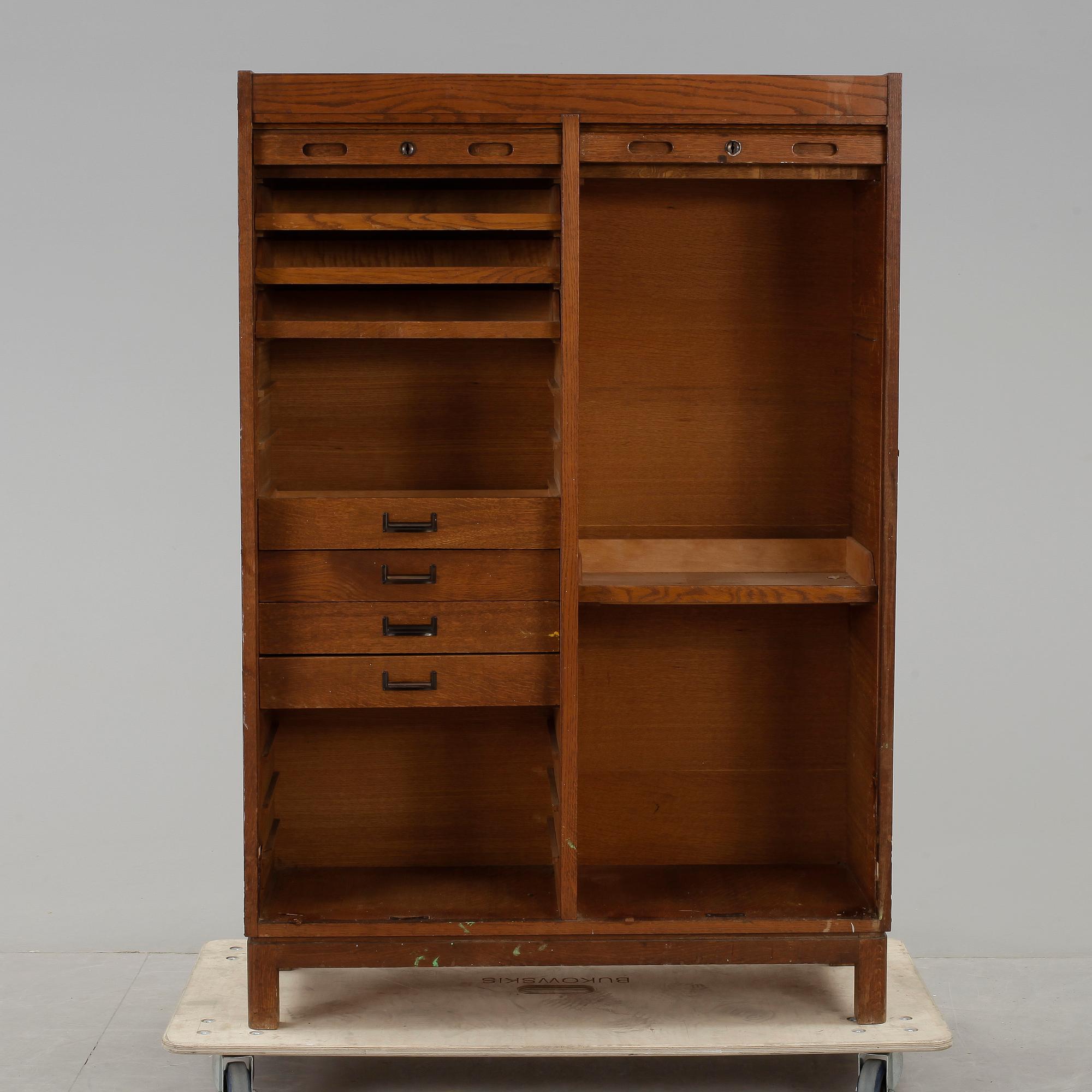 DOKUMENTSKÅP, 1900-talets första hälft.