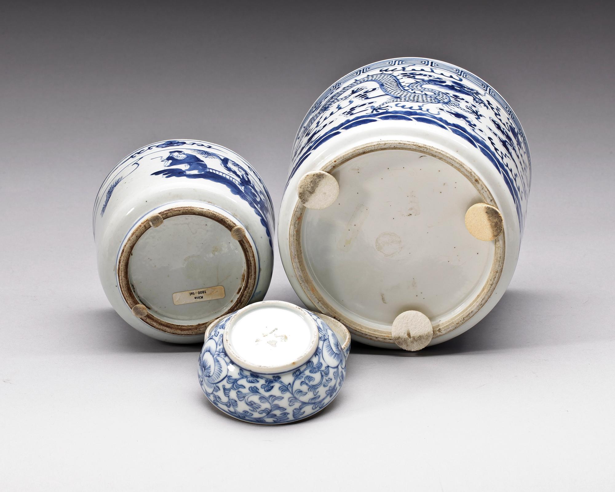 YTTERFODER, 2 st samt LOCKASK, porslin, Kina, 1800-1900-tal.