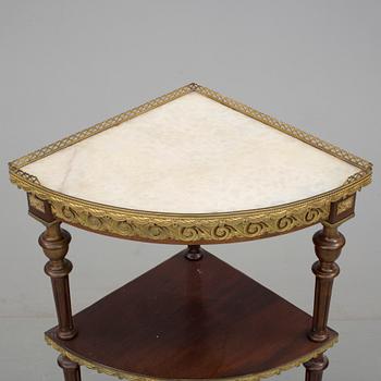ETAGEBORD, Louis XVI-stil, 1900-talets första hälft.