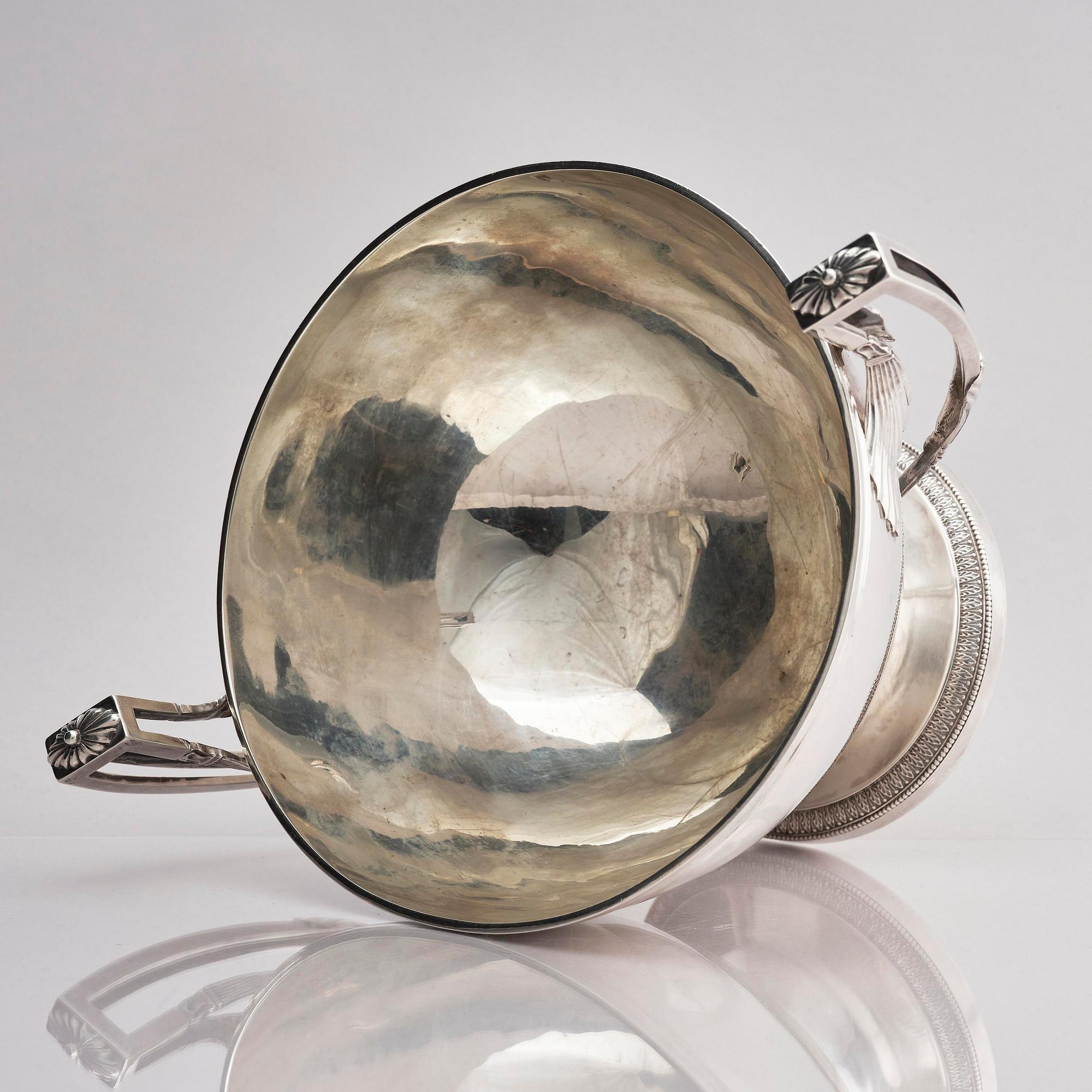 A Swiss silver tureen with lid, mark of Bossard & Sohn, 20th Century.