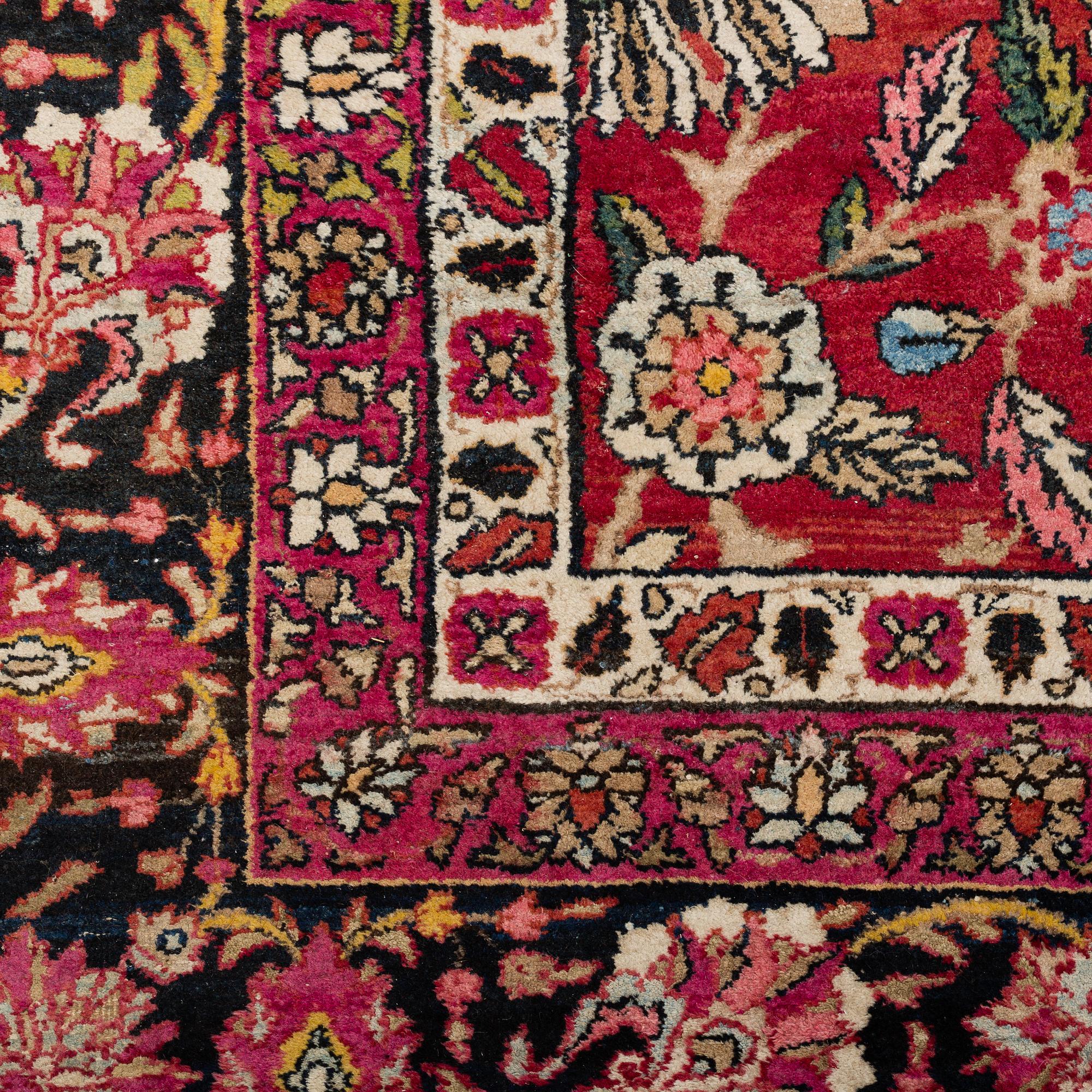 MATTO, a semi-antique Kerman Laver, ca 408,5 x 310 cm.