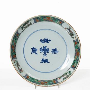 A pair of Chinese famille verte dishes, Qing dynasty, 18th century.