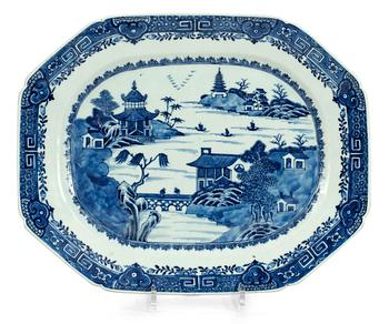 590. A blue and white large servering dish, Qing dynasty. Qianlong (1736-95).