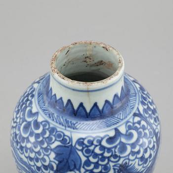 Serving dish and vase from China, Qing dynasty, 18th century.