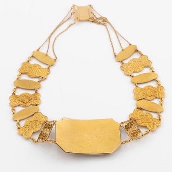 Collier,  18K guld med glasfluss och karneol, filigran, Stockholm år 1800.