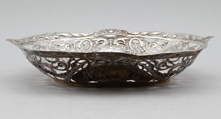 SKÅL, silver 800, Tyskland, 1900-talets första hälft. Vikt ca 397 gram.