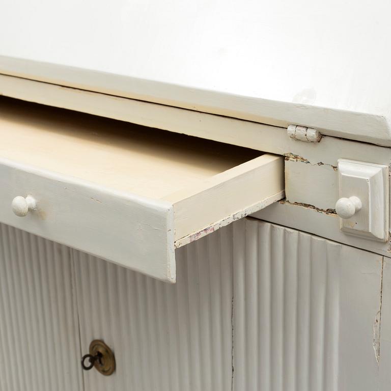 A writing cabinet, 18th/19th century.