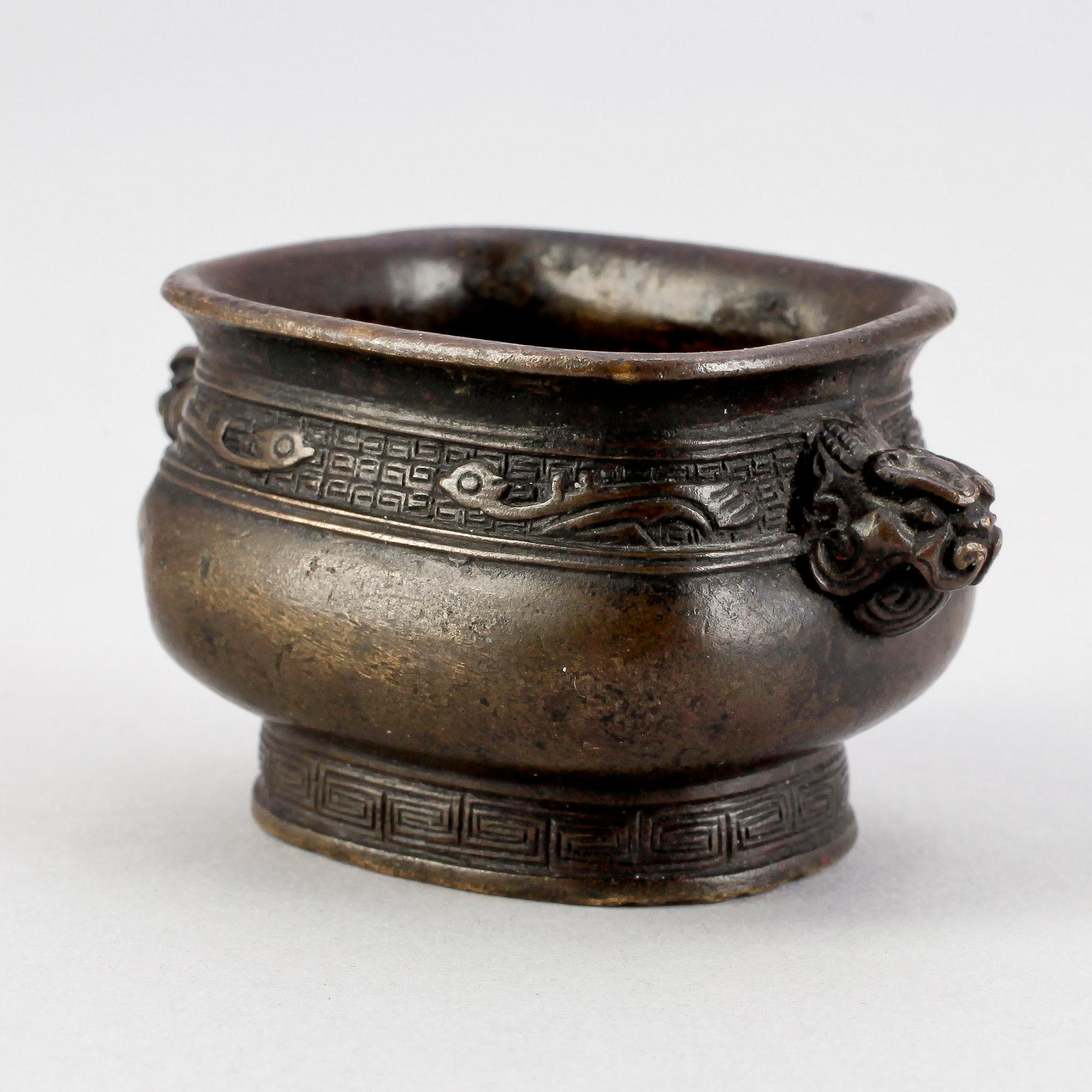 RÖKELSEKAR, brons, Kina. Sen Qing.