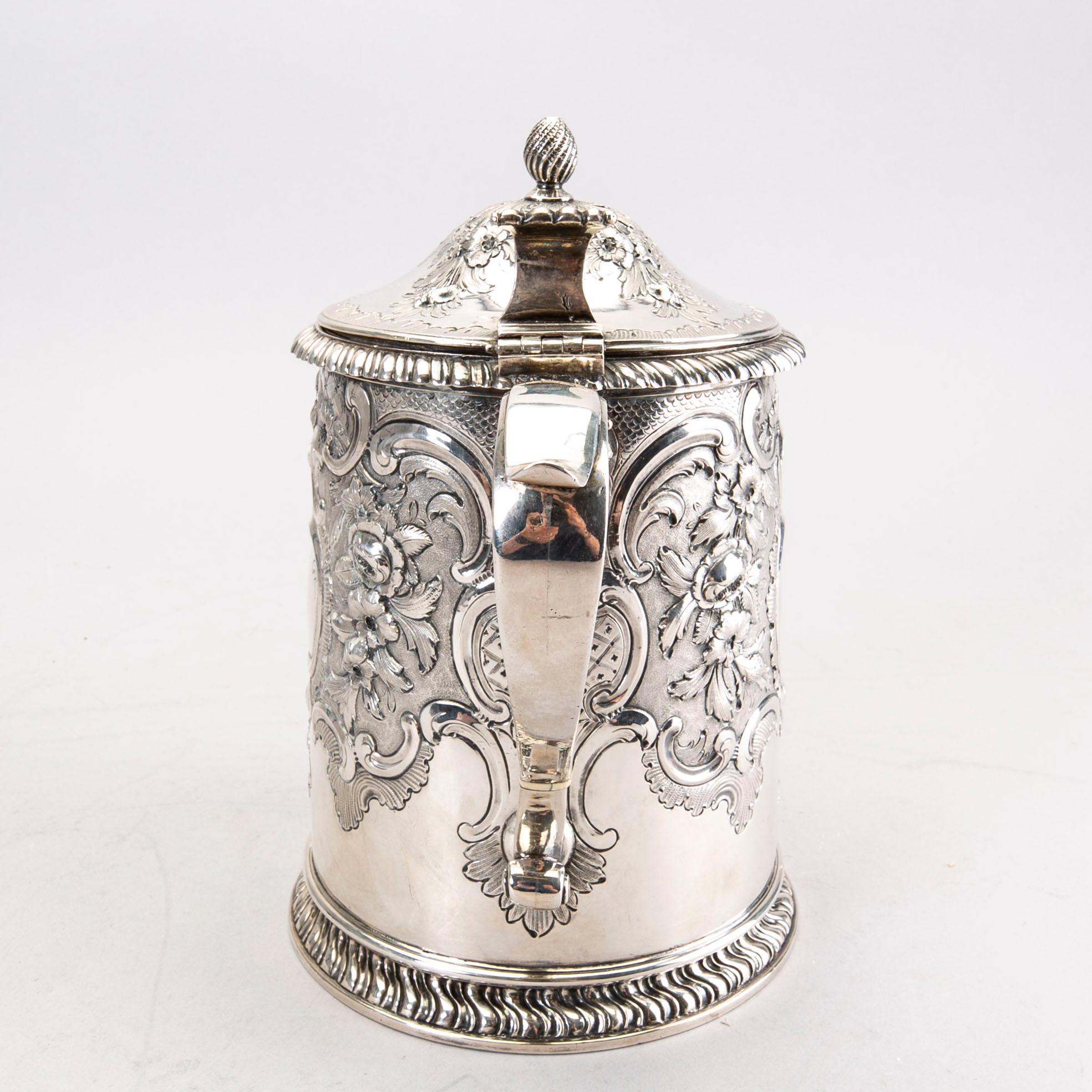 A Scottish silver jar, Edingburgh 1773, unidentified maker's mark.