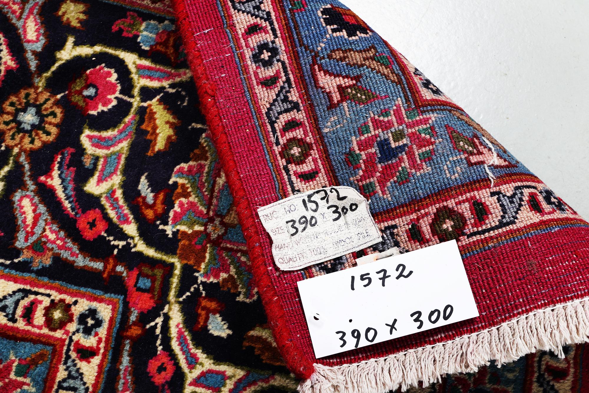 A carpet, Kashan, ca 390 x 300 cm.