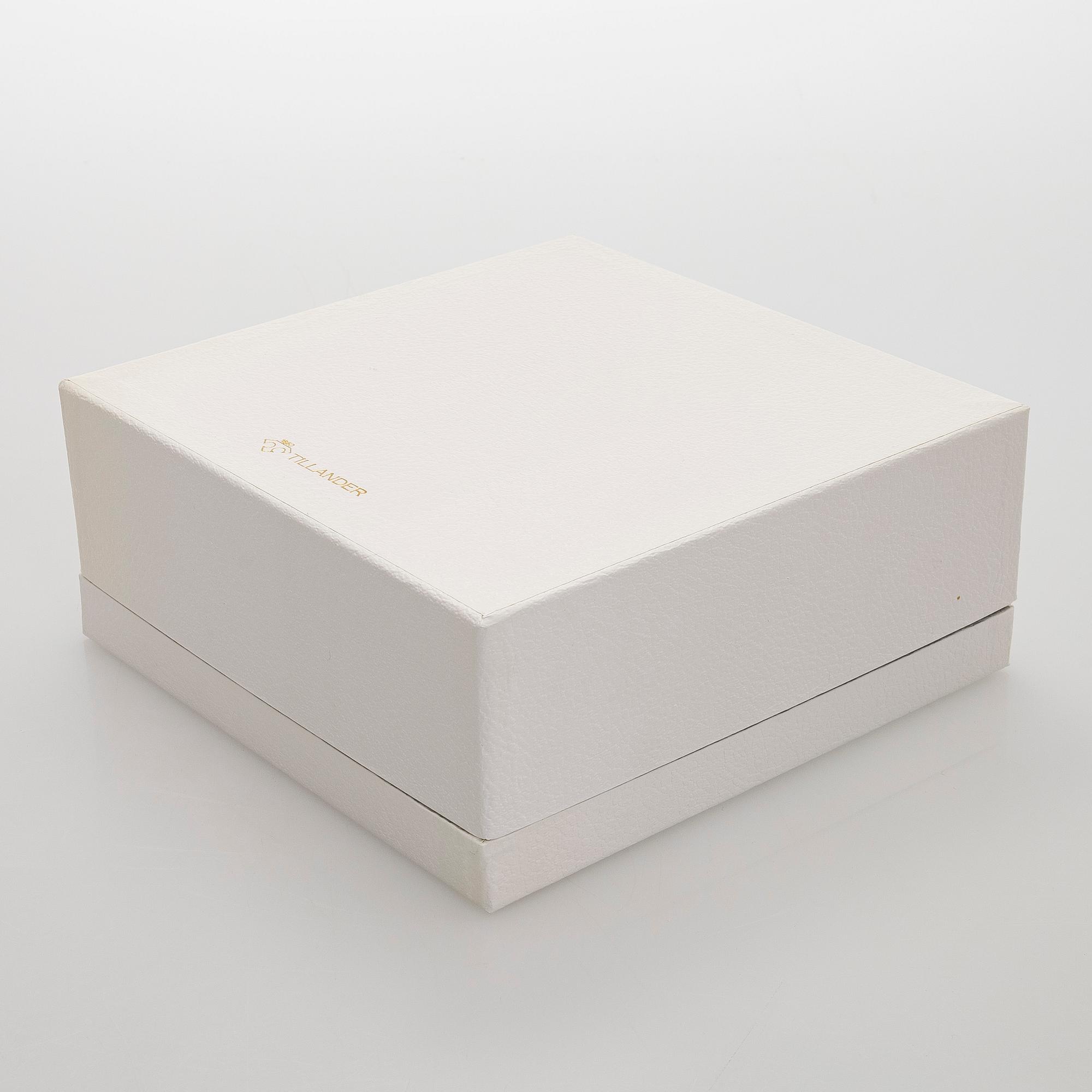 A. Tillander, skål, sterlingsilver och emalj. Helsingfors 2005.