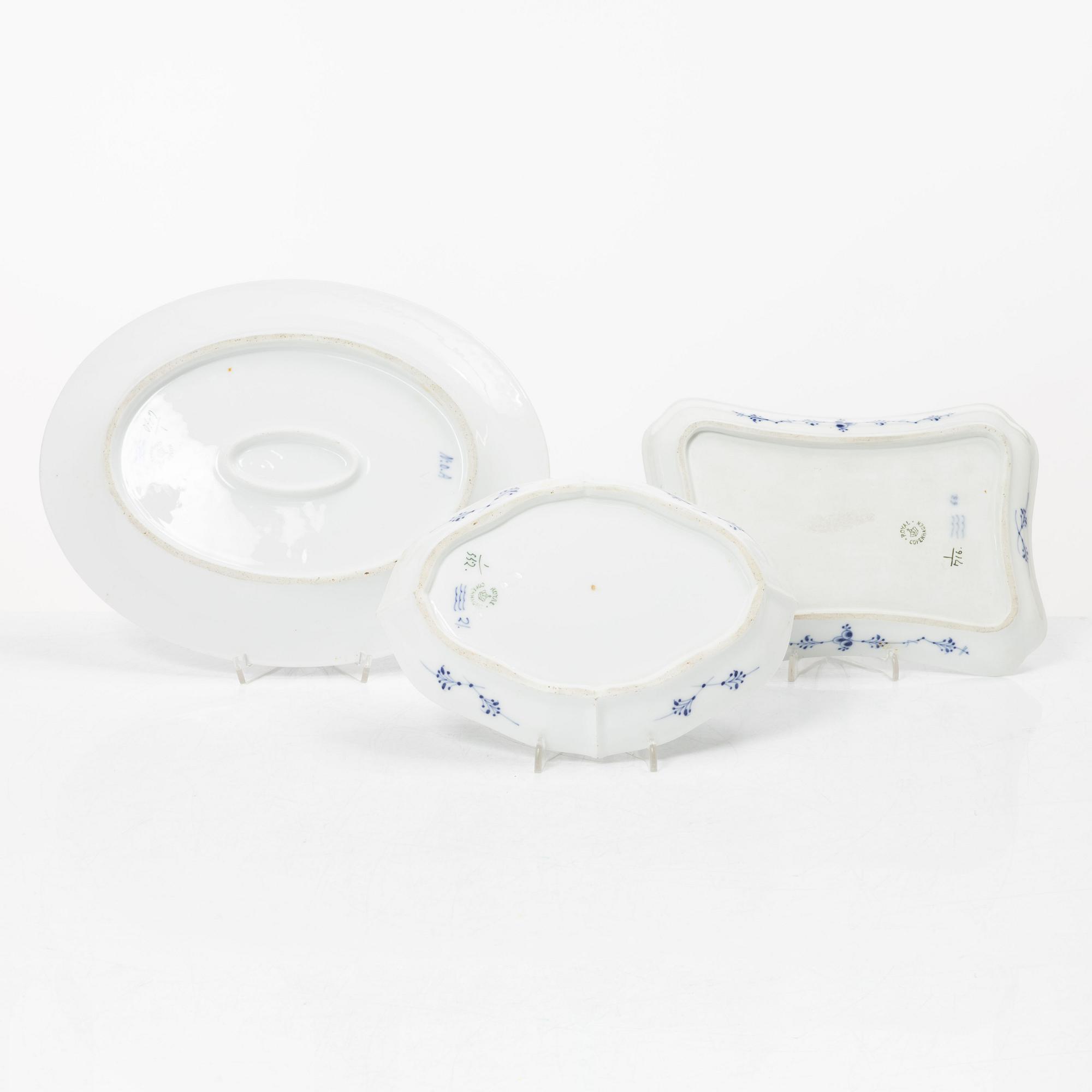 Royal Copenhagen, A 46 pieces "Blue Fluted Half Blond" service, 'Musselmalet', 1889-1922 and post 1923.