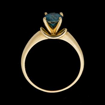 RING, 14 k guld, ca 1,36ct funny blue brilliant. Vikt ca 3,5 gram.