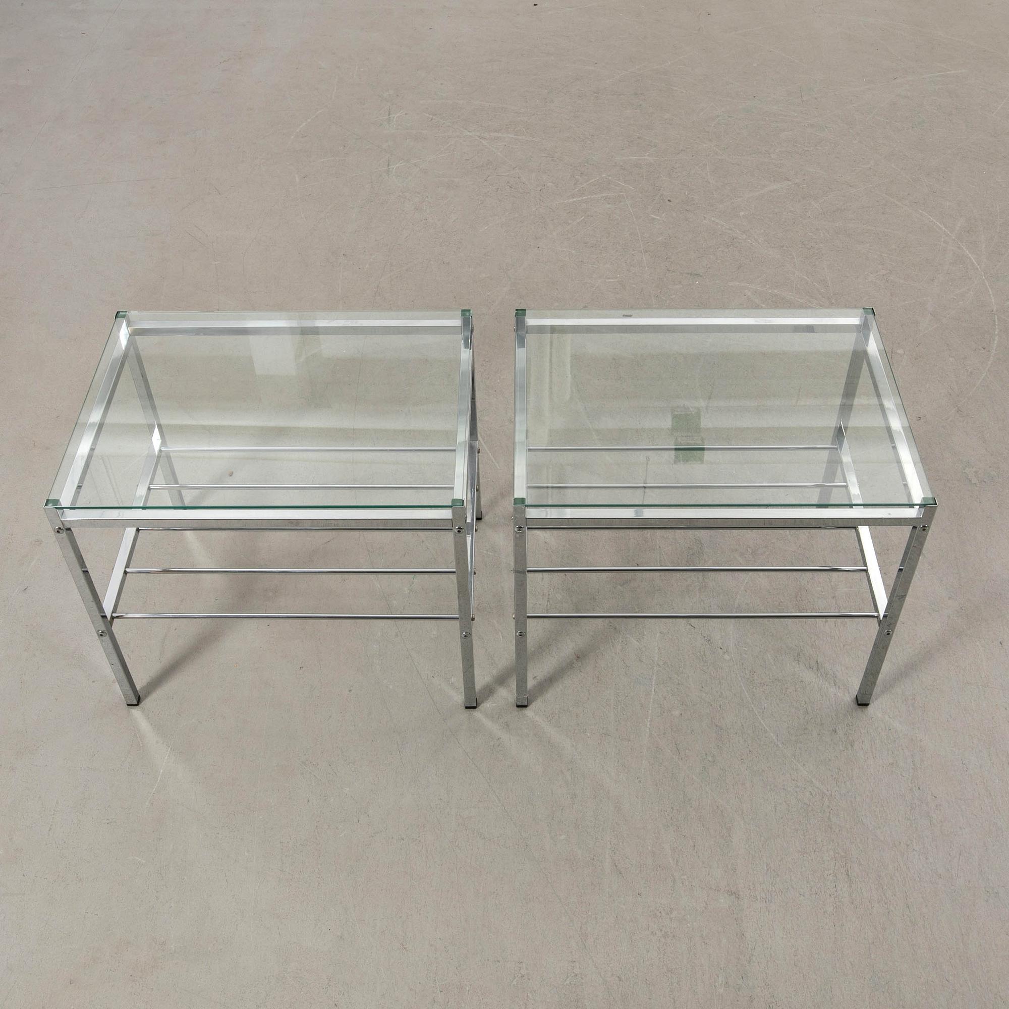 Side table 1 pair late 20th century/early 21st century.