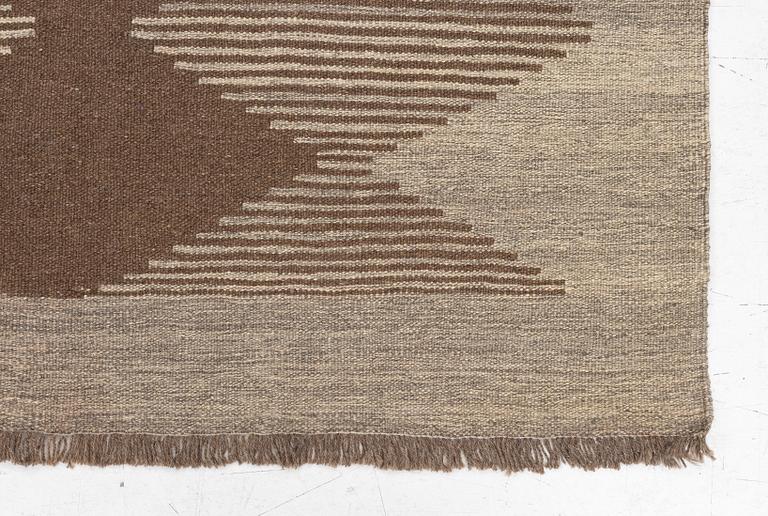 A persian kilim rug, c. 205 x 129 cm.