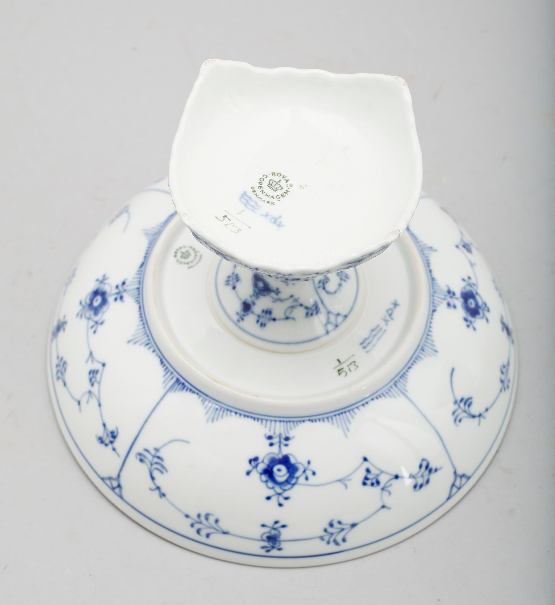 SKÅL PÅ FOT, porslin, Royal Copenhagen.