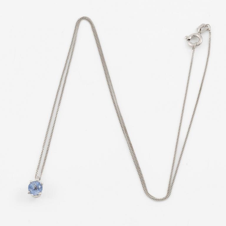 Necklace 14K white gold with sapphire.