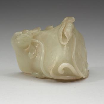 A nephrite brush washer, on a hardwood stand with silver inlay, Qing dynasty (1644-1912).