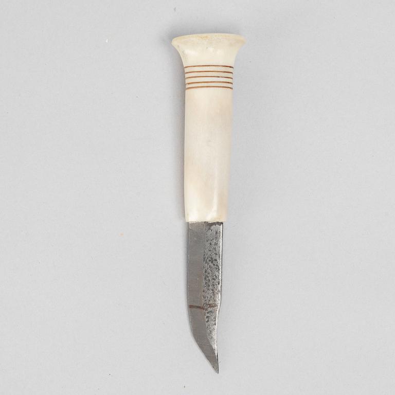 Ingvar Svonni, a reindeer antler knife, signed.
