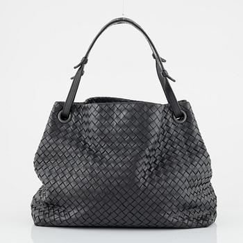 Bottega Veneta, a 'Medium Garda' bag.