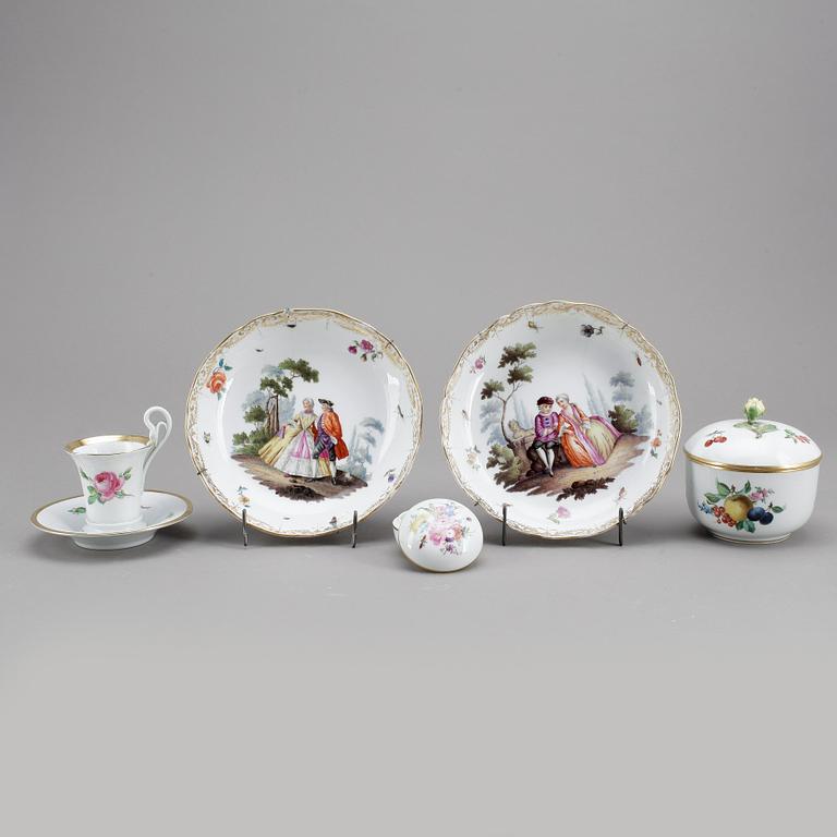 PARTI MEISSEN, delar porslin, Tyskland, 1800-tal samt tidigt 1900-tal.