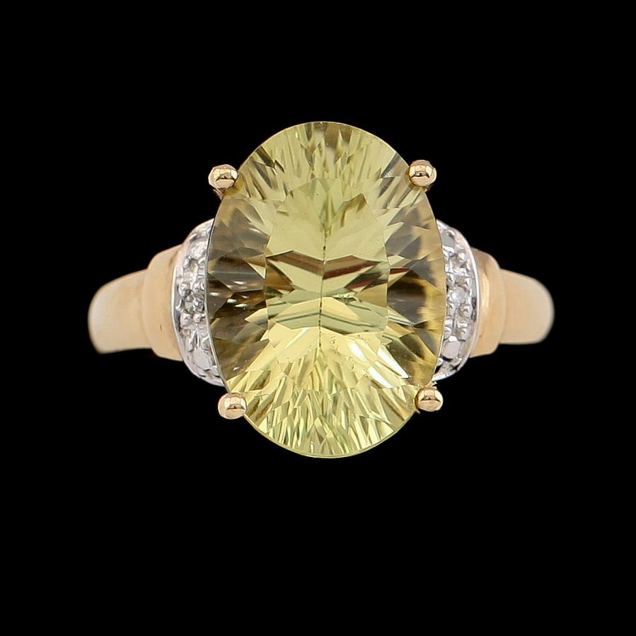 RING, 10K guld, kvartz samt diamanter.