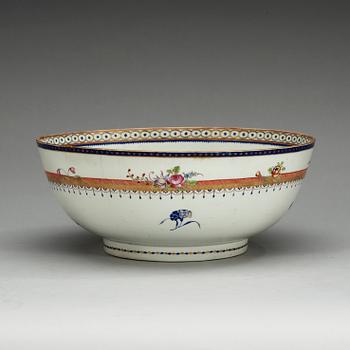 A famille rose punch bowl, Qing dynasty, Qianlong (1736-95).