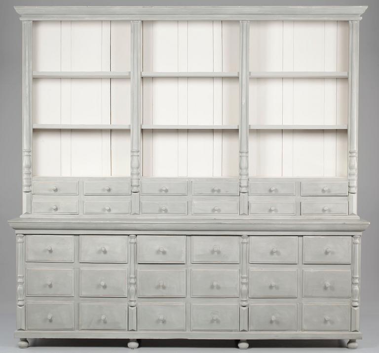 KÖPMANSDISK MED ÖVERSKÅP, 1800/1900-tal.