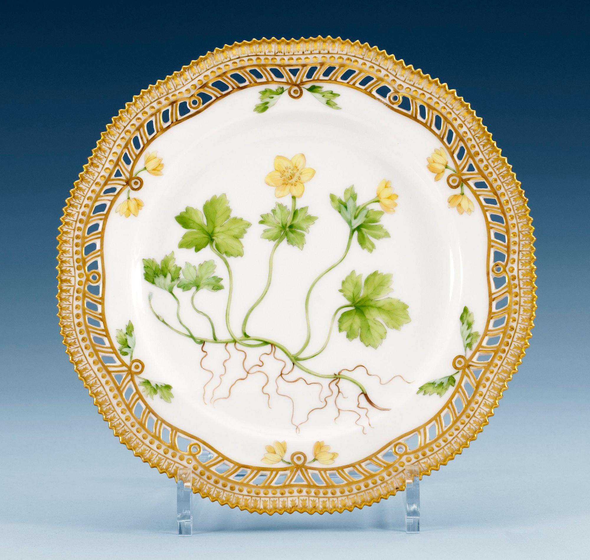 TALLRIKAR, 9 st, porslin. "Flora Danica", Kongl. dansk, tidigt 1900-tal, modell 3554.