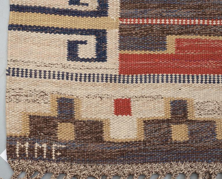 CARPET. "Bruna heden". Flat weave (rölakan). 350,5 x 259,5 cm. Signed MMF.