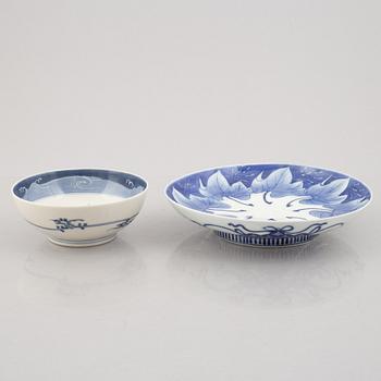 A Japanese 'Nabeshima ware' porcelain dish and bowl, Edo/Meiji, 19th century.