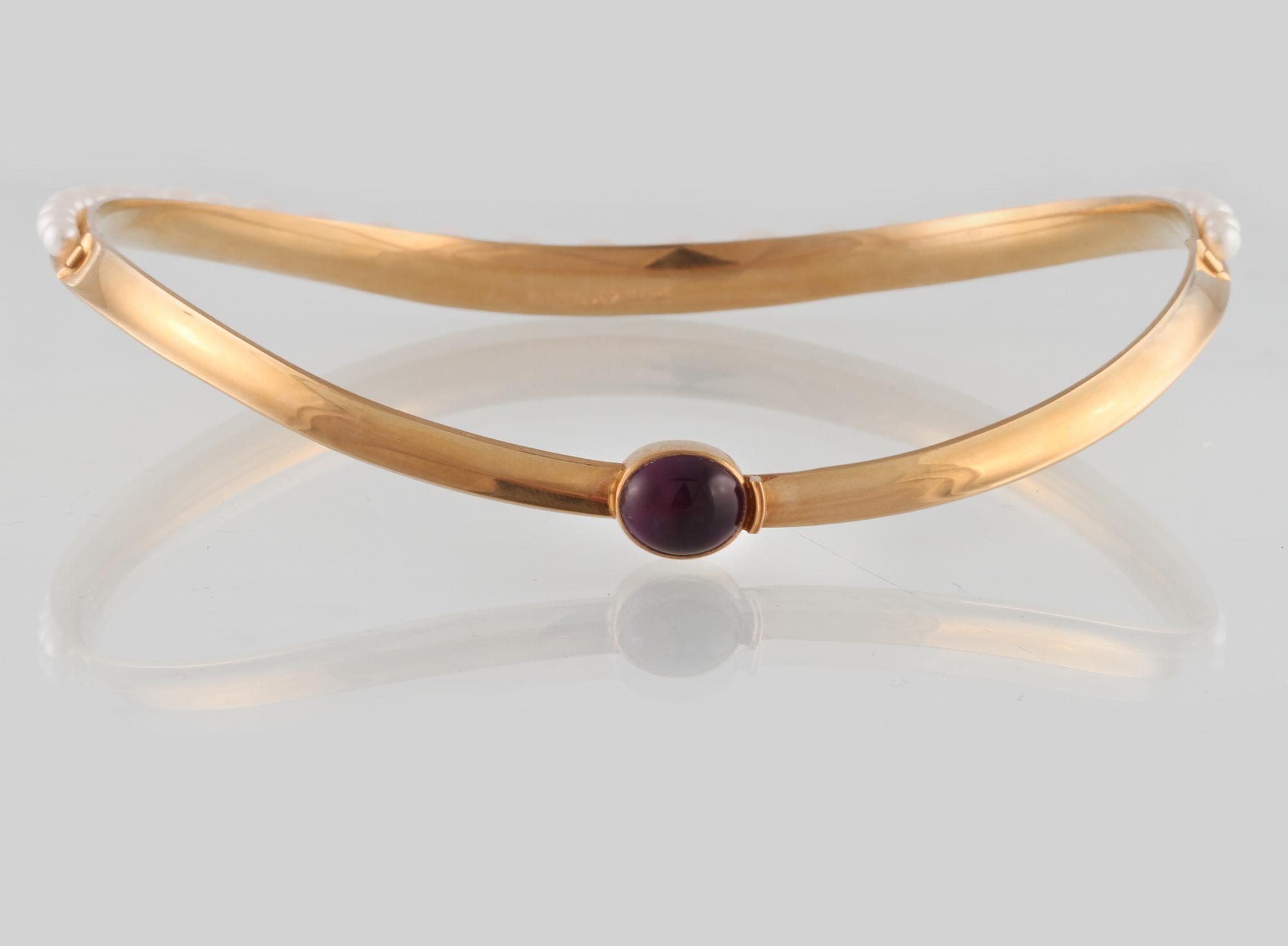 COLLIER 18K guld med odlade pärlor samt cabochonslipad ametist, Alton, Falköping, 1972. Vikt 50,9 gram.