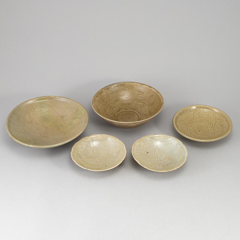 A group of five Southeast asian ceramic dishes, 17th-19th century.