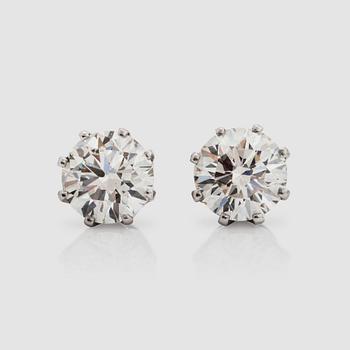 1338. A pair of diamond solitaire, 2.01 cts and 2.04 cts, earrings. Quality circa L/VS2.