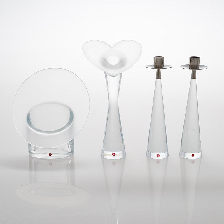 Timo Sarpaneva, ljusstake "Valentine", ett par ljusstakar "Ascot", vas "Marcel", Iittala.