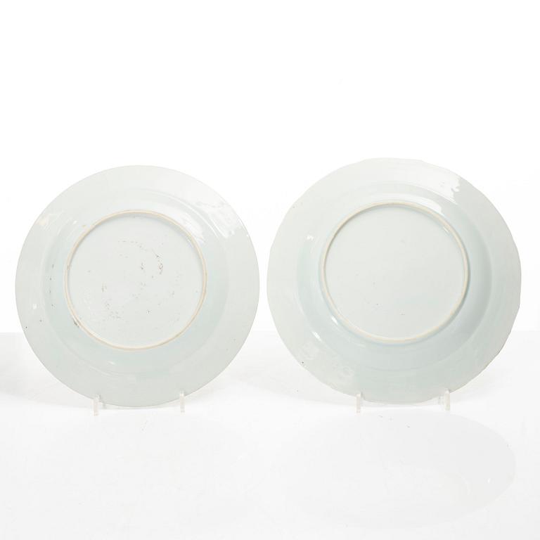 A set of five blue and white dinner plates, Qing dynasty, Qianlong (1736-95).