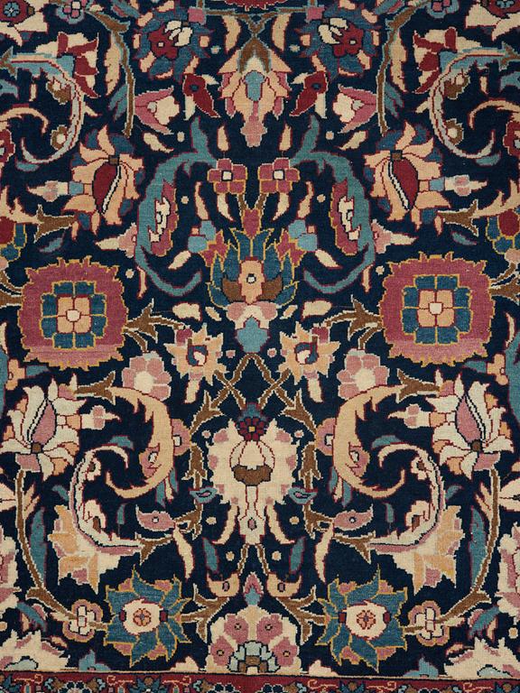A RUG. Semi-antique Teheran. 196,5 x 142,5 cm.